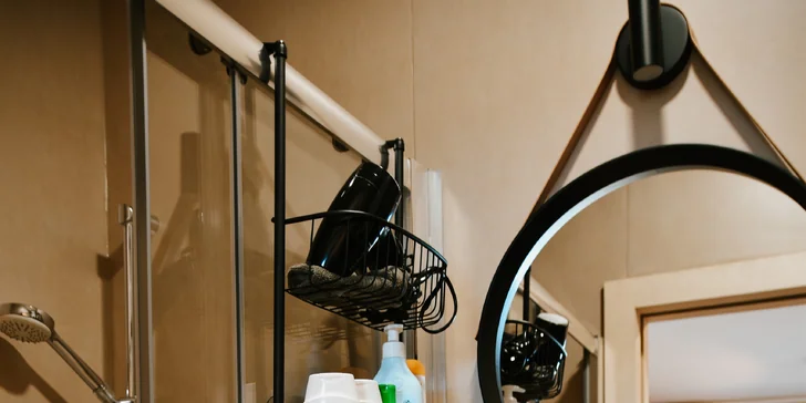 Kúpeľňa so sprchou je samozrejmosťou.