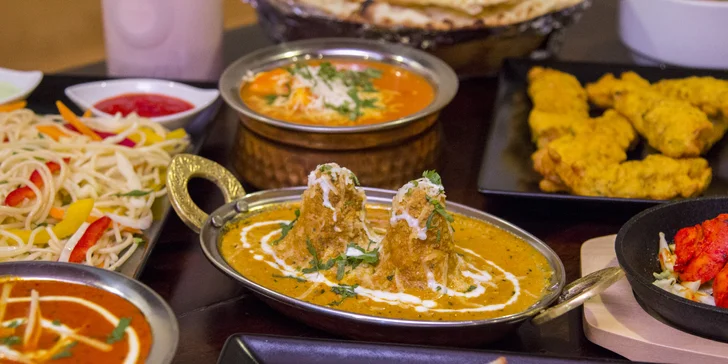 V nabídce najdete i božské máslové kuře, speciality z pece Tandoor nebo rýžové Biryani na všechny způsoby. 