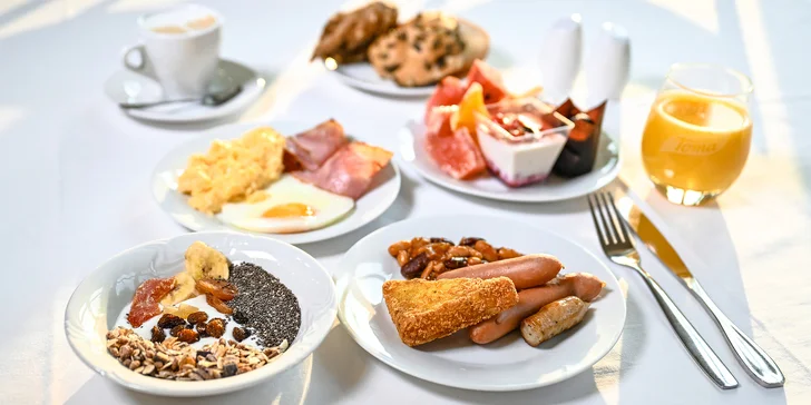 Součástí voucheru jsou bufetové snídaně, které si vychutnáte v hotelové restauraci.