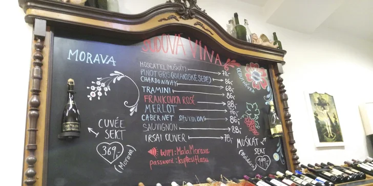 V útulném interiéru se budete cítit jako ve sklípku na jižní Moravě.
