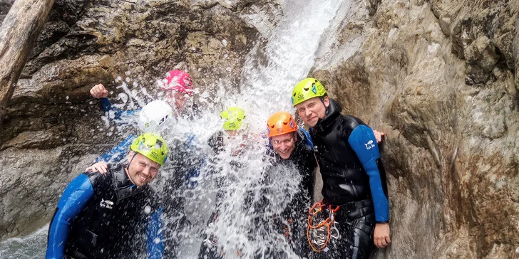 Canyoning si tu mohou vyzkoušet i úplní začátečníci a rodiny s dětmi od 12 let. 