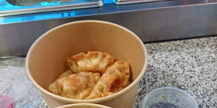 V ceně máte ramen polévku, kterou si sami připravíte.