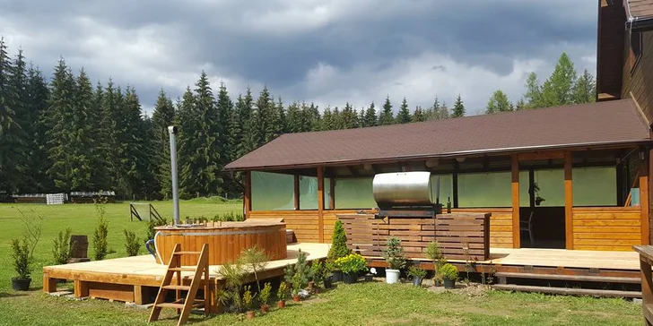 Na koupání ve venkovní kádi budete mít 15% slevu, rozhodně ji využijte.