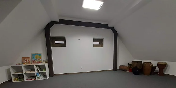 Program probíhá od 8:00 do 16:00. Dětem budete zajištěný i jídelní balíček (místo oběda) s sebou.