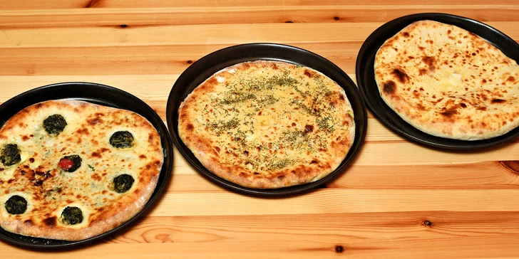 Gruzínská placka chačapuri se sýrem, špenátem či bramborami na odnos