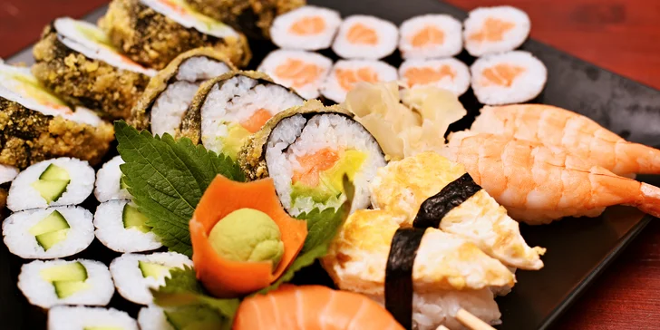Pestrý set pro 2 plný dobrot z Asie: polévka, tempura, sushi i dezert