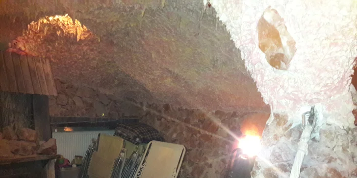 Rekondiční masáž zad a šíje dle výběru - se zábalem rukou nebo solnou jeskyní