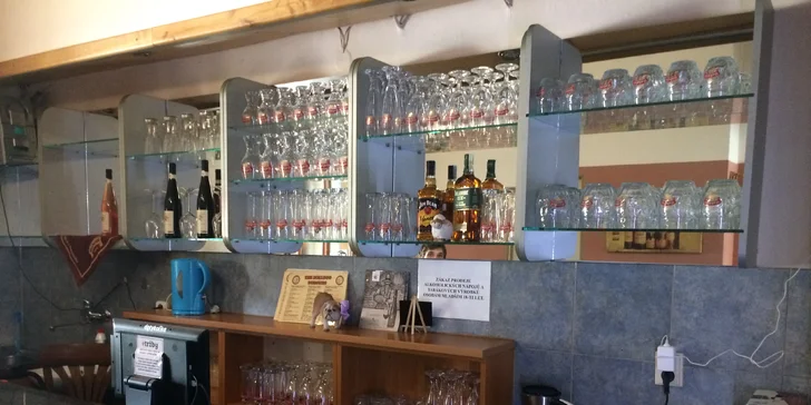 Bulldog Challenge Burger s trojitou porcí hovězího, vajec i sýru + hranolky
