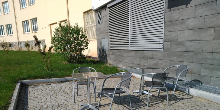 Letní svačinka se sladkou tečkou: panini, salát, muffin i domácí limonády