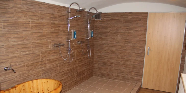 Pohoda pro oba: Privátní partnerský wellness s vířivkou a saunou či pivní lázeň