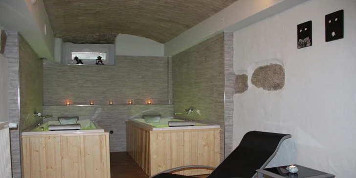 Pohoda pro oba: Privátní partnerský wellness s vířivkou a saunou či pivní lázeň