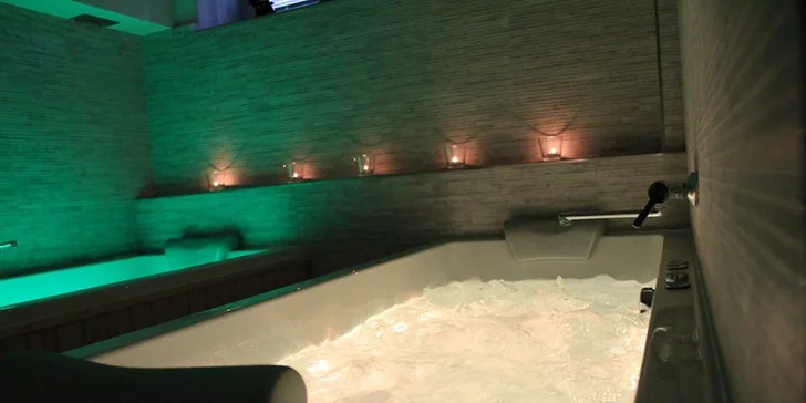 Pohoda pro oba: Privátní partnerský wellness s vířivkou a saunou či pivní lázeň