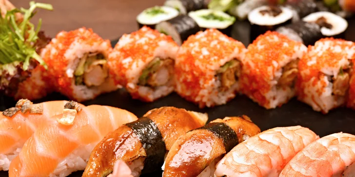 Samurai menu pro 2 sushi bojovníky: 38 ks sushi, polévka, salát i dezert