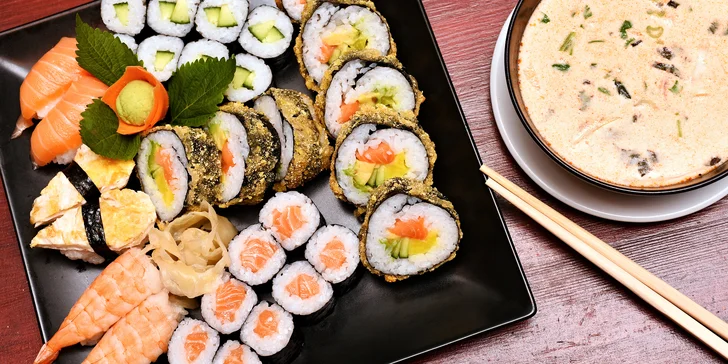 Pestrý set pro 2 plný dobrot z Asie: polévka, tempura, sushi i dezert