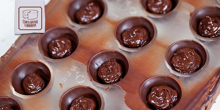 Užívejte si svůj čokoládový život: hustá horká čokoláda a pralinka s sebou