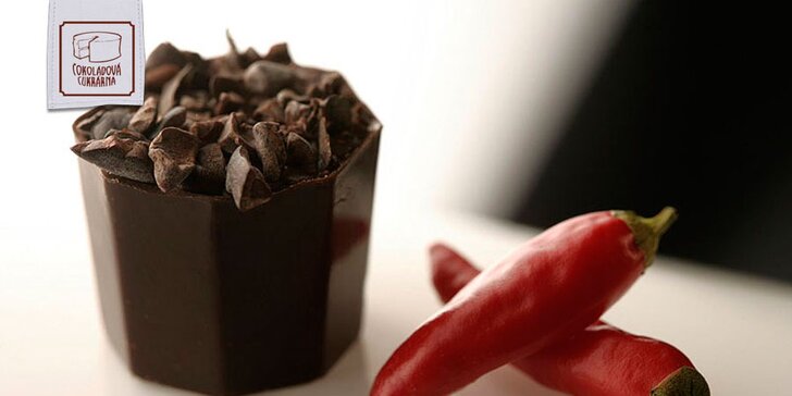 Užívejte si svůj čokoládový život: hustá horká čokoláda a pralinka s sebou