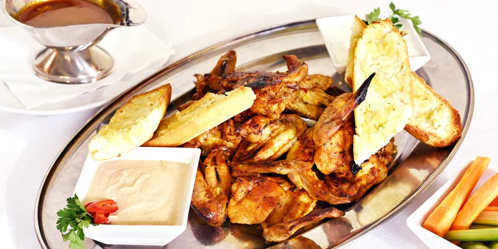Křídla s pikantní omáčkou v restauraci u Národního divadla: 1, 2 nebo 4 kg