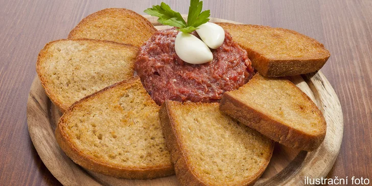 Masitá pochoutka pro pár i partu: 300 či 500 g tataráku s křupavými topinkami