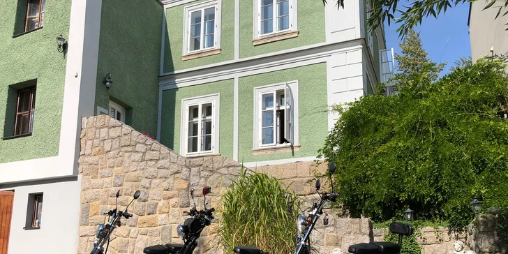 Motoběžky jsou schválené a vybavené pro provoz na pozemních komunikacích a platí pro ně stejná bezpečnostní pravidla jako pro jízdu na (elektro)kole. 