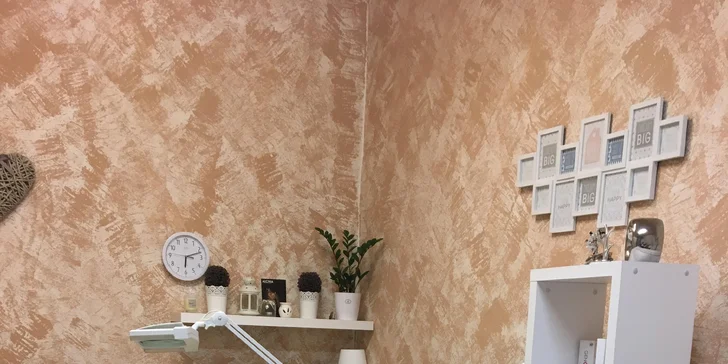Krásná hned po probuzení: permanentní make-up obočí vláskováním
