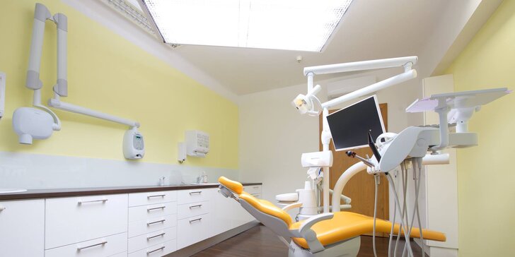 Důkladná péče o váš chrup: dentální hygiena a případně i ordinační bělení