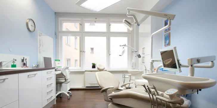 Důkladná péče o váš chrup: dentální hygiena a případně i ordinační bělení