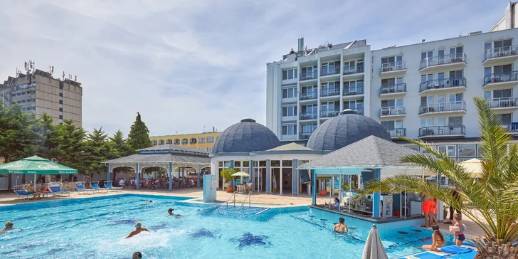 Užite si neobmedzený wellness až v 10 bazénoch.