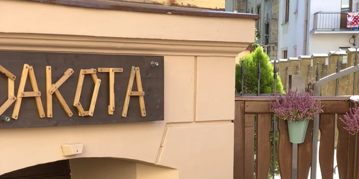 Aby to byla skutečně menu přímo z americké Dakoty, dopřejí vám tu i domácí hranolky a několik druhů dipů.
