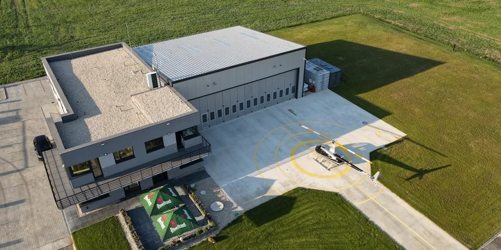 Let probíhá z moderního výcvikového střediska v Chotouni u Českého Brodu (45 km z Prahy). 