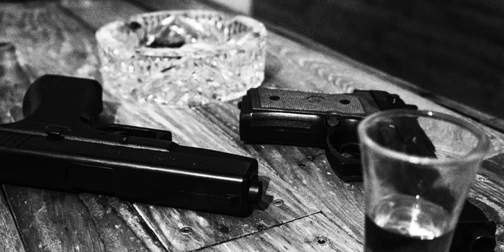 Staňte se součástí mafiánské famílie: hodinová únikovka pro 2 až 5 hráčů