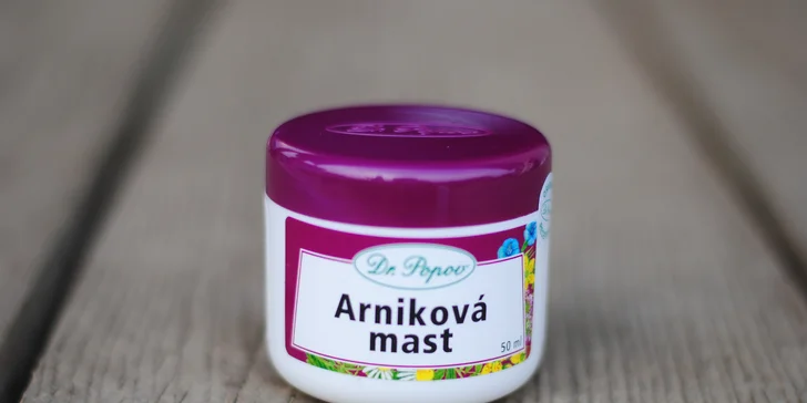 Půlhodinová masáž chodidel s arnikou vč. koupele a peelingu