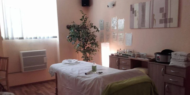 Maximální uvolnění od stresu a napětí: masáž hlavy, reflexní masáž nohou i lávové kameny