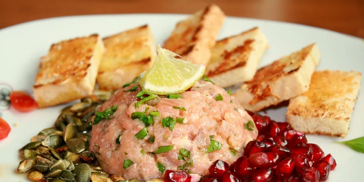 Tříchodové menu pro 2 gurmány: tatarák z lososa, kachní prsa a zmrzlina