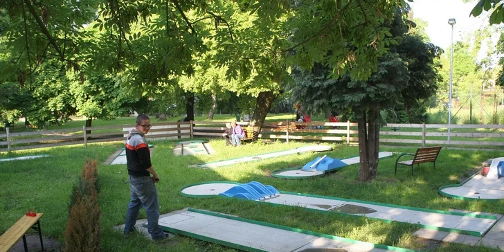 1,5 hodiny minigolfu pro pár nebo rodinu