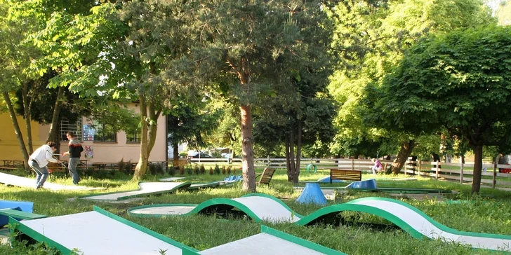 1,5 hodiny minigolfu pro pár nebo rodinu