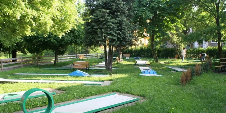 1,5 hodiny minigolfu pro pár nebo rodinu