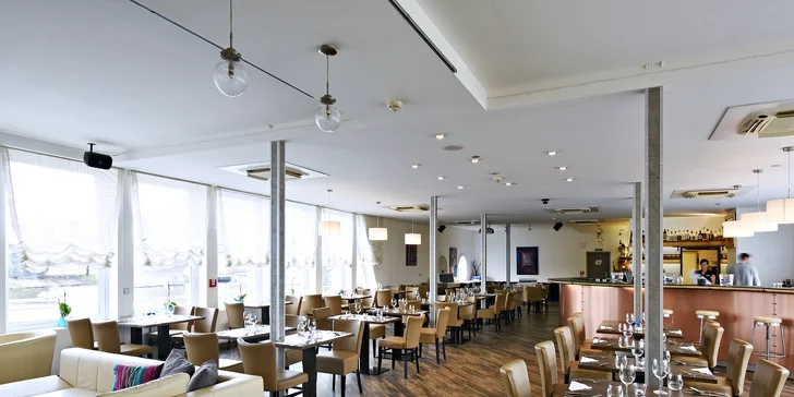 Nedělní fish & grill brunch na lodi: 3 hodiny neomezené konzumace a zábavy