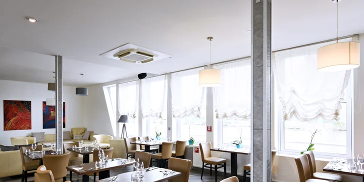 Nedělní fish & grill brunch na lodi: 2 hodiny neomezené konzumace a zábavy