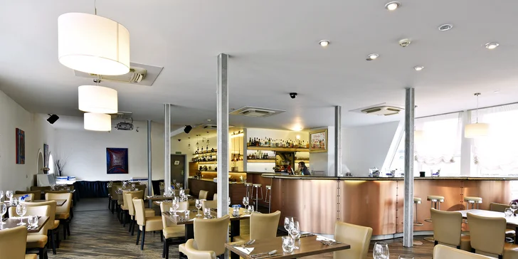 Nedělní fish & grill brunch na lodi: 2 hodiny neomezené konzumace a zábavy