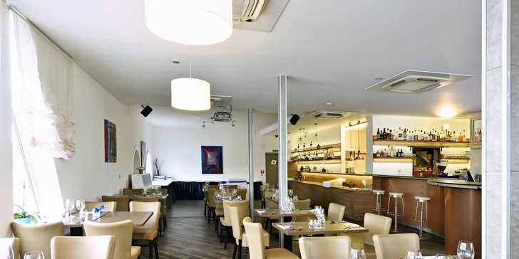 Nedělní fish & grill brunch na lodi: 2 hodiny neomezené konzumace a zábavy