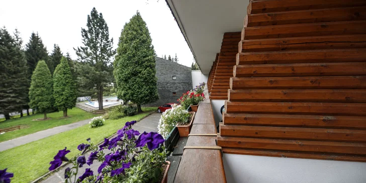 Některé pokoje mají i balkon.