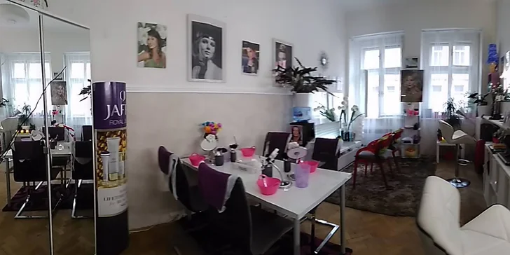 Denní nebo večerní líčení včetně účesu od profesionálních vizážistek
