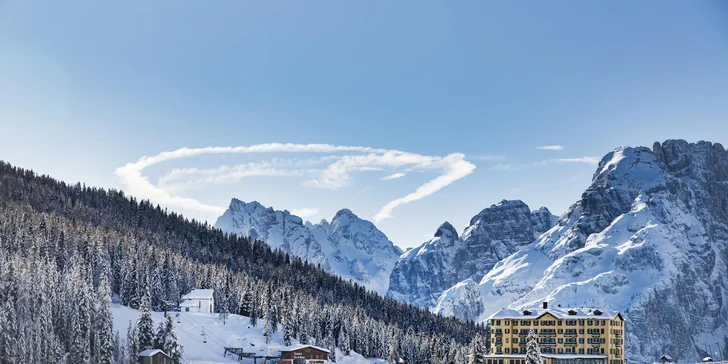 Skiareál Cortina je asi 15 km odtud. 