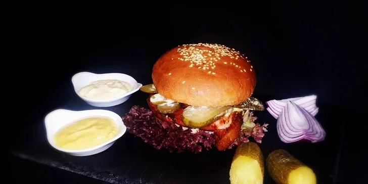 Burger, jak má být: s masem od řezníka či vege, hranolky a aztéckým dresinkem