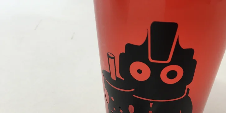 Čaj, který má koule: Bubble Tea v kelímku s extra porcí želé