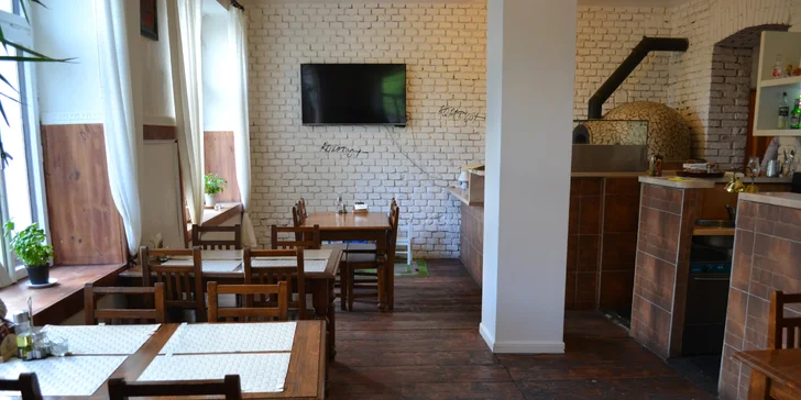 Rusko-ukrajinské menu: boršč, pelmeně a palačinky + jahodová limonáda