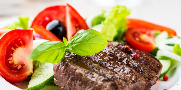 2x grilovaný hovězí steak z roštěnce včetně přílohy