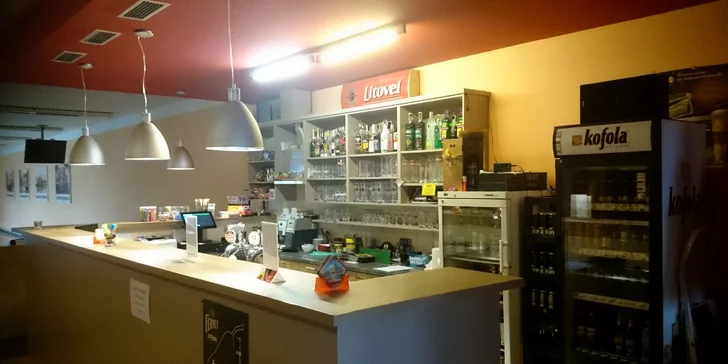 Pizza dle vašeho výběru a hodina bowlingu v Kostelci na Hané