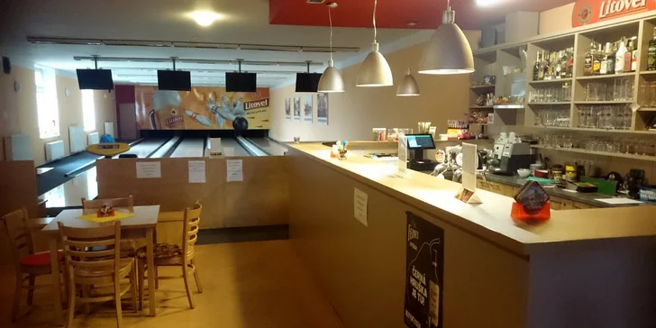 Pizza dle vašeho výběru a hodina bowlingu v Kostelci na Hané