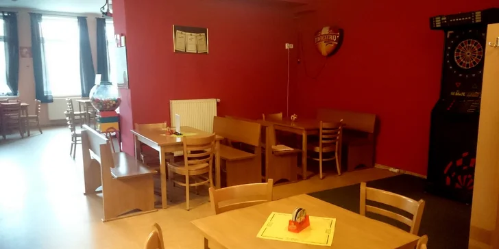 Pizza dle vašeho výběru a hodina bowlingu v Kostelci na Hané